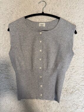 ARITZIA Wilfred go lightly Sleeveless Button-Front cardigan